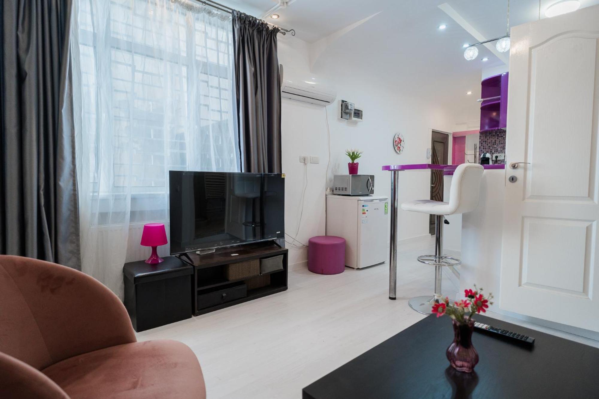 Ultra Central White & Lila Studio Bucureşti Exterior foto